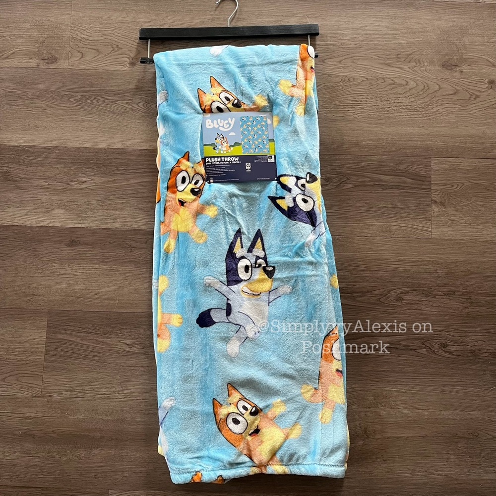 NWT Bluey & Bingo Plush Throw Blanket